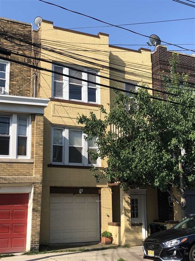 Building Photo - 129 67th St
