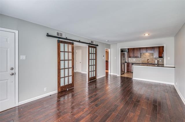 Foto del edificio - 5323 Fleetwood Oaks Ave