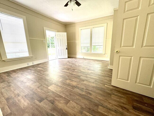 Foto del edificio - 701 N Cypress St