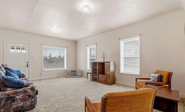 Building Photo - 141 Davis Dr