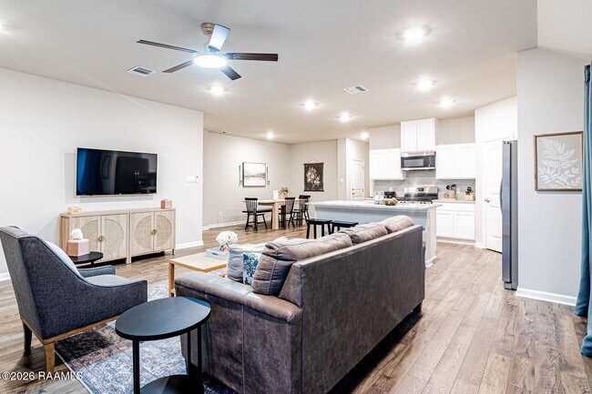 Foto del edificio - 125 Lake Ridge Dr