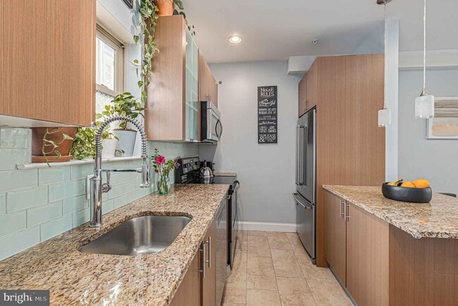 Foto del edificio - 1935 W George St