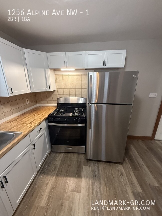 Building Photo - Spacious 2 Bed, 1 Bath – Updated & Ready t...