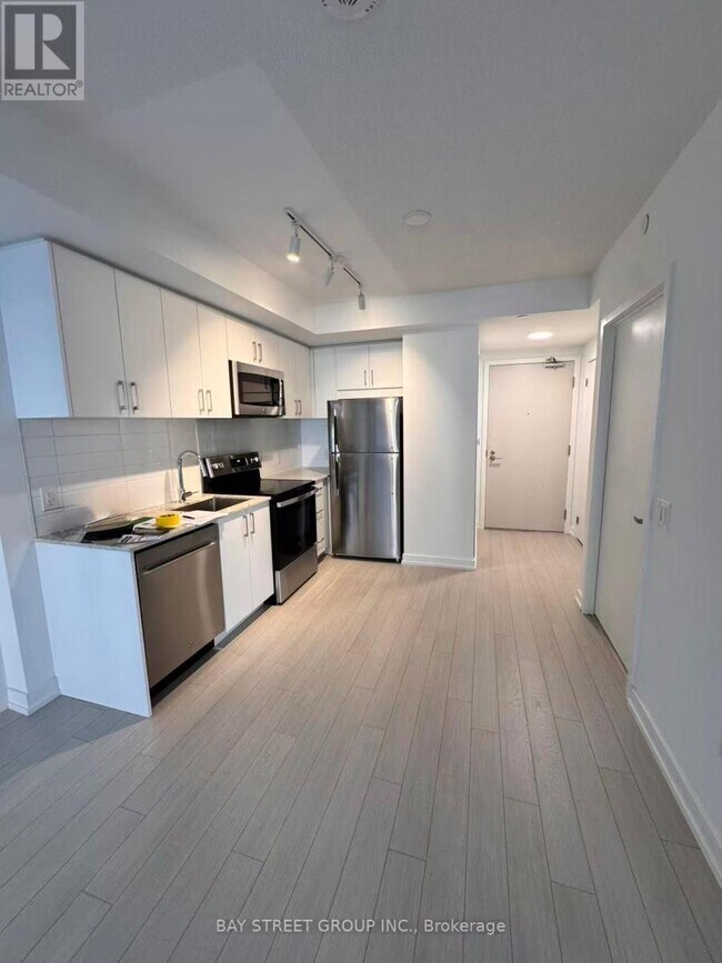 Photo du bâtiment - 4010 Eglinton Ave W