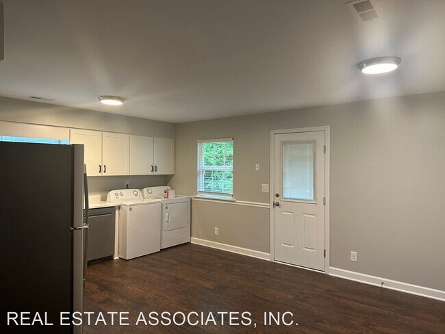 Building Photo - 2 br, 1 bath House - 211 Bridgefield Place...