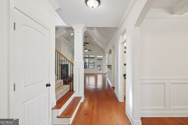 Building Photo - 160 Greenview Dr