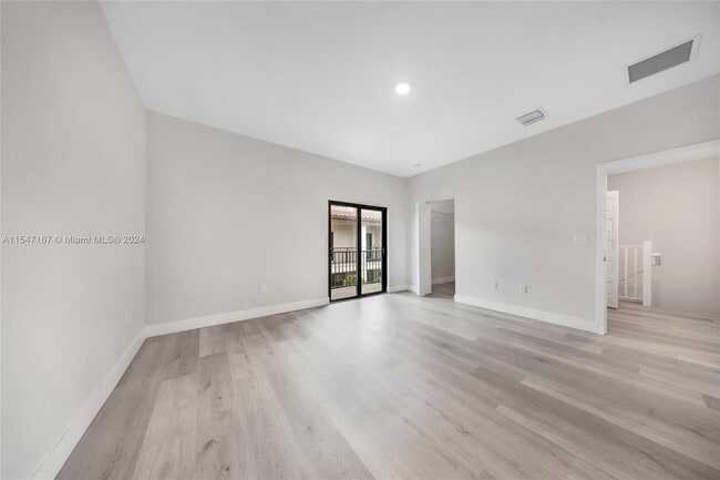 Foto del edificio - 4874 NW 83rd Pky