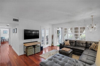 Building Photo - 1930 NE 2nd Ave