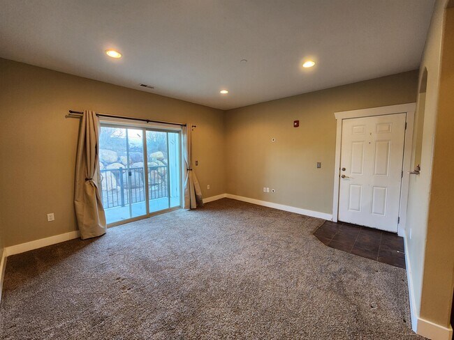 Foto del edificio - 107 W Spring Hill Way