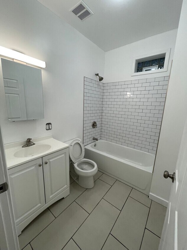 Foto principal - 1450 W 18th St