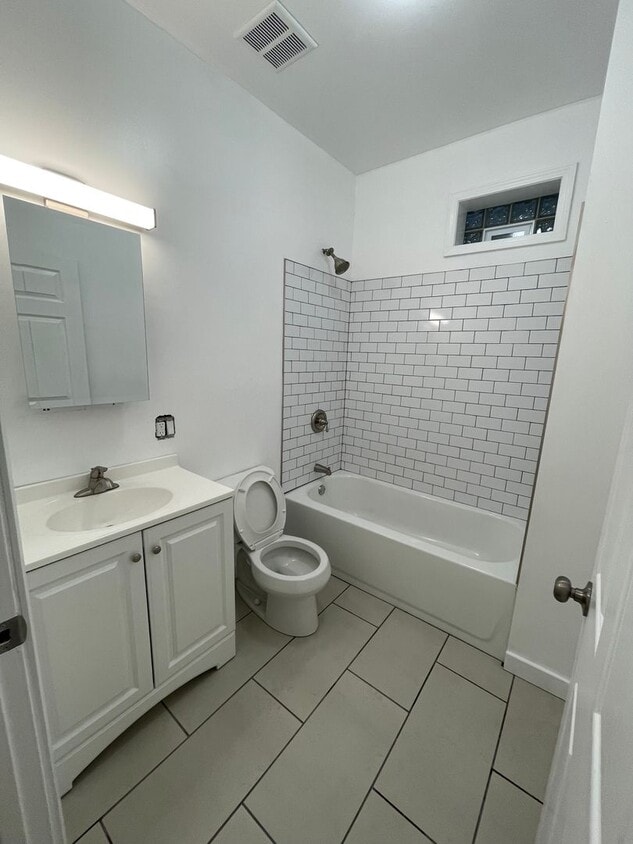 Primary Photo - 1450 W 18th St