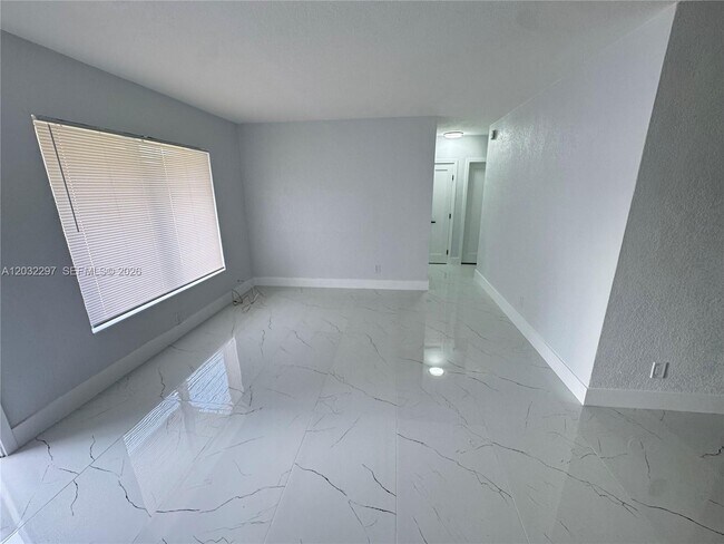 Foto del edificio - 1096 NE 157th Ter