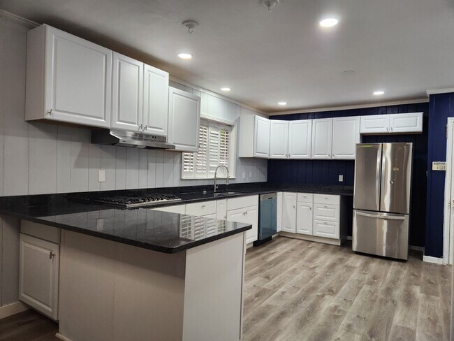 Foto del edificio - 2 Bedroom 2.5 Bath Home MINS FROM LENOX SQUARE MALL!