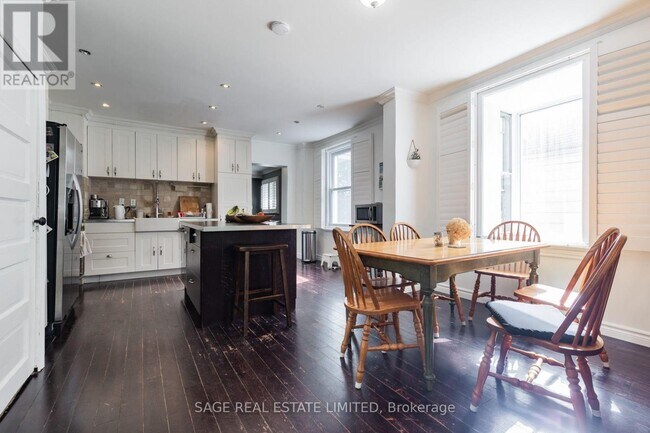 Photo du bâtiment - 433 Woodfield Rd.