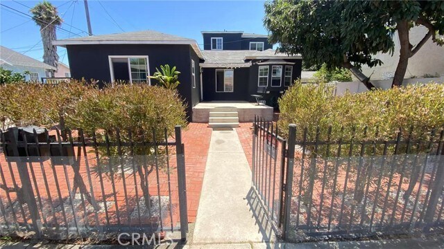 Foto principal - 1178 E 21st St