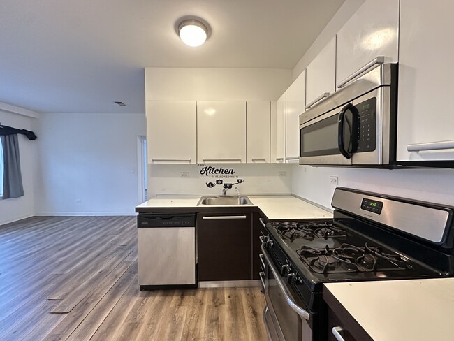 Foto del edificio - 1544 W Glenlake Ave