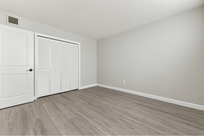 Building Photo - 3910 Crystal Lake Dr