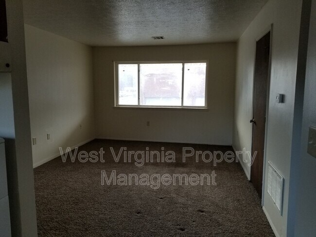 Building Photo - 130 Elm St