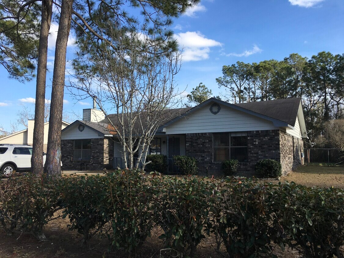 Foto principal - 1079 Desert Shield St