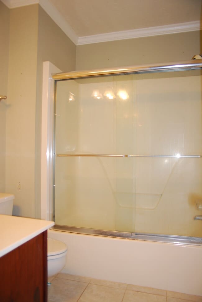 Building Photo - 220 Church Ave