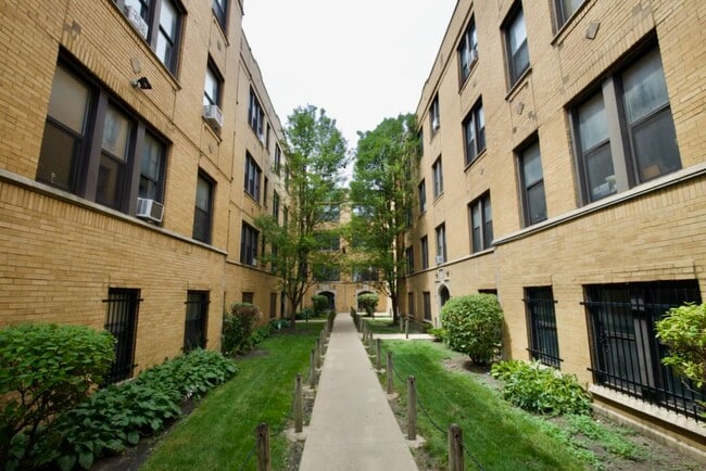 Building Photo - 1530 N Kedzie Ave