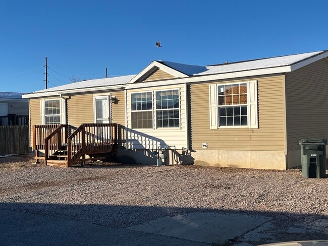 Building Photo - 802 Larch St