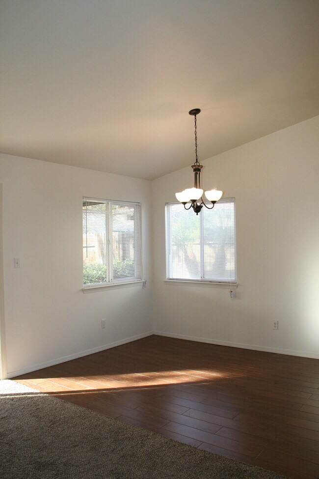 Foto del edificio - 703 Markham Way