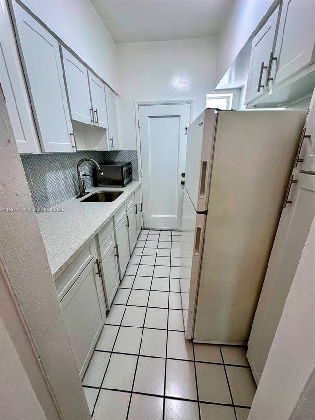 Building Photo - 9056 Collins Ave