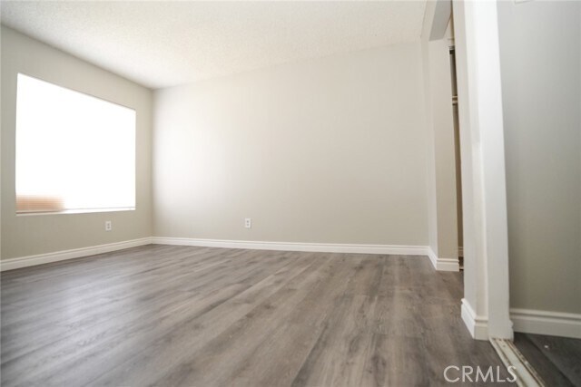 Foto del edificio - 1585 Border Ave