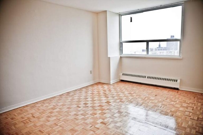 Photo du bâtiment - 1 bedroom in the heart of Port Credit-Miss...