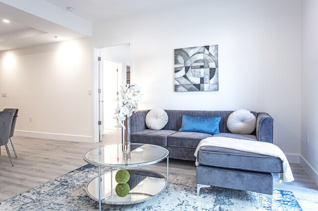 2BR, 2BA-1299 SF - Regency Holt Apartments
