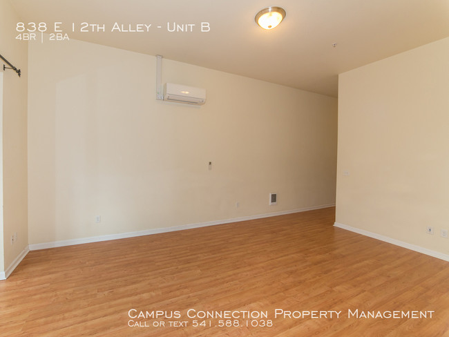 Building Photo - 838 E 12th Aly