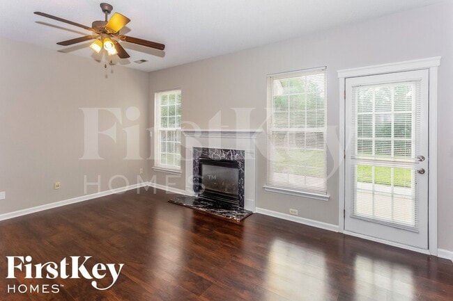 Foto del edificio - 5829 Falls Ridge Ln