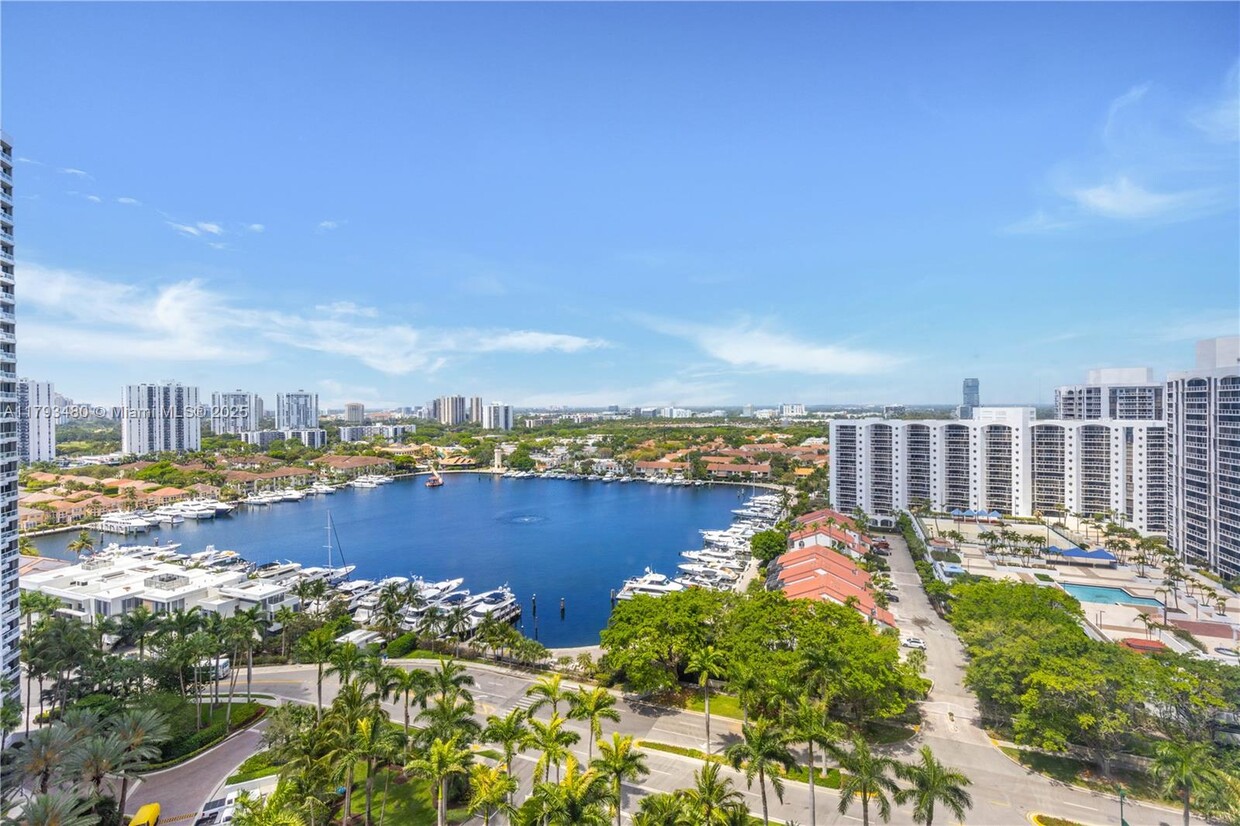 Foto principal - 21205 Yacht Club Dr
