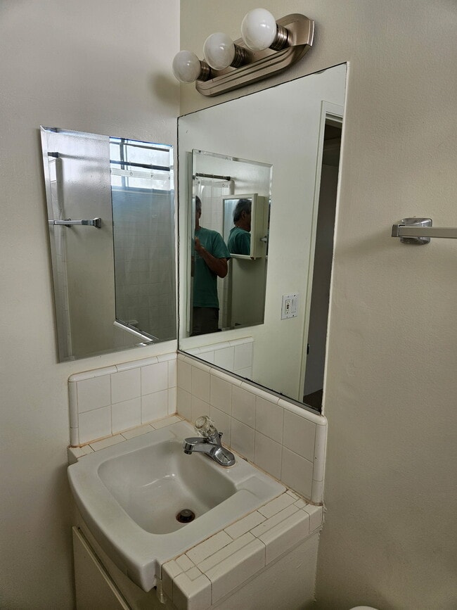 Bathroom - 3622 Dunn Dr