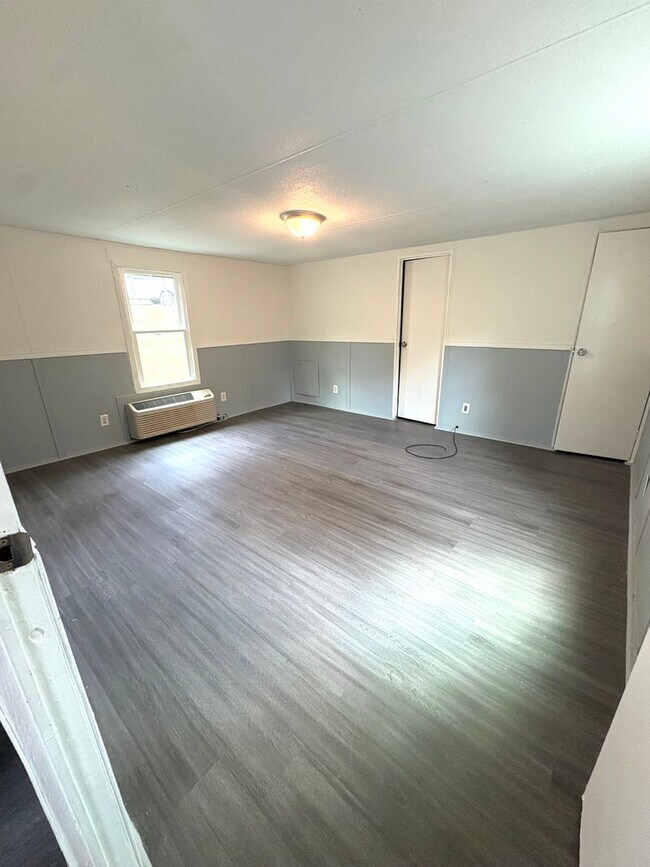 Foto del edificio - 2071 Sugar Creek Rd