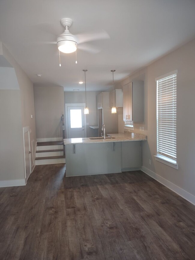 Building Photo - 408 S Kelly St.