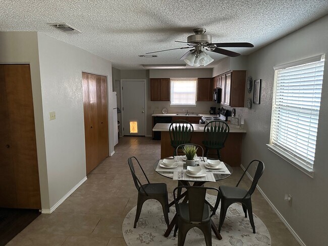 Foto del edificio - 4511 Fairgate Dr