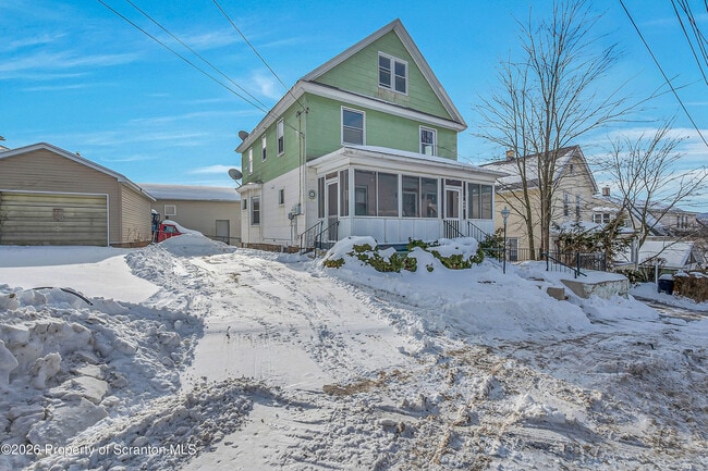 Building Photo - 208 E Warren St