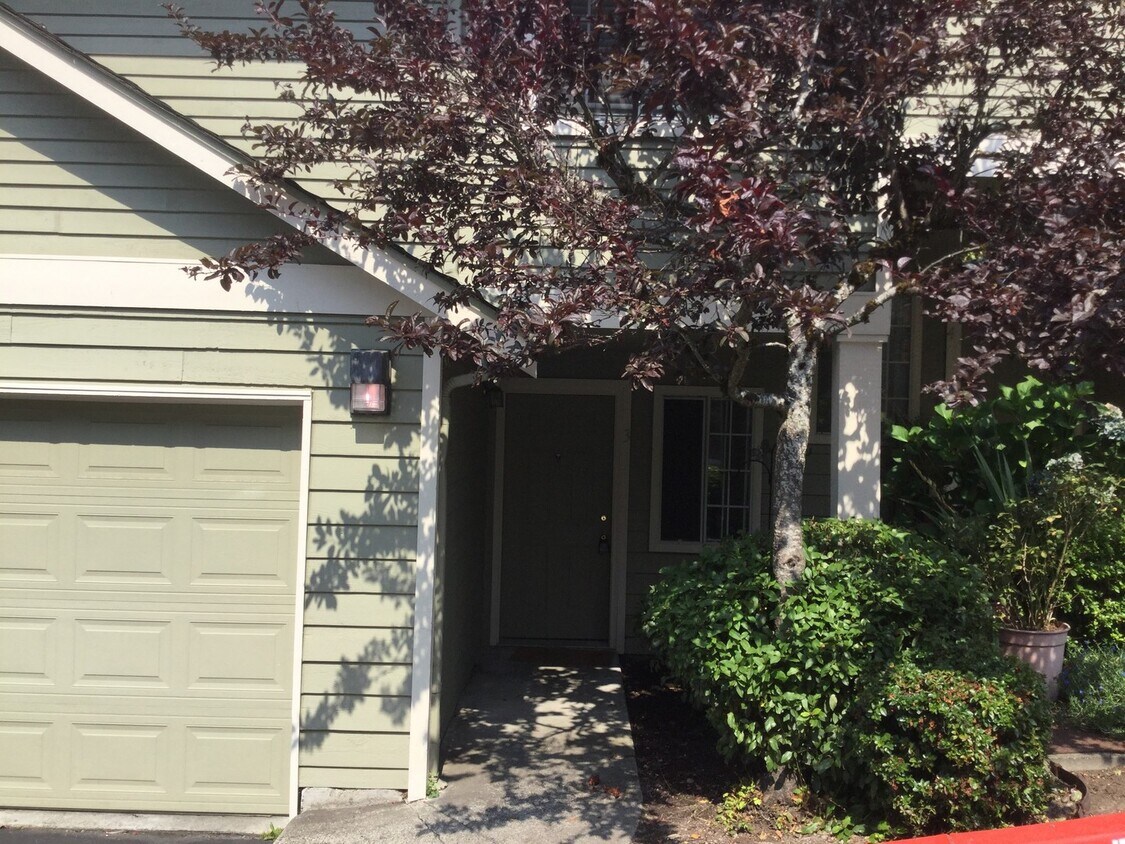 Primary Photo - Spacious 3 Bed, 2.5 Bath Townhome