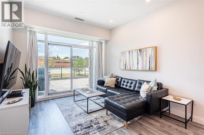 Photo du bâtiment - 1 Redfern Ave