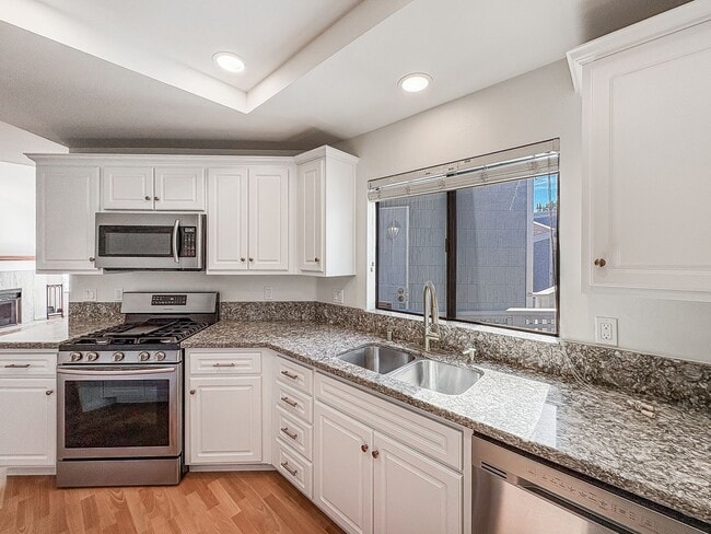 Building Photo - Stunning 2BD/2BA Condo in Scripps Ranch with Lake Miramar Views, In-Unit Laundry & Trail Access