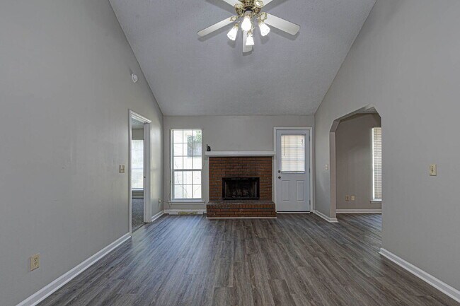 Foto del edificio - 5713 Marlette Ct