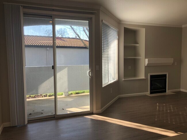 Building Photo - 5201 Laguna Oaks Dr