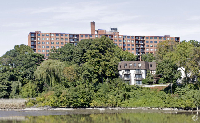 Building Photo - Scarborough Manor