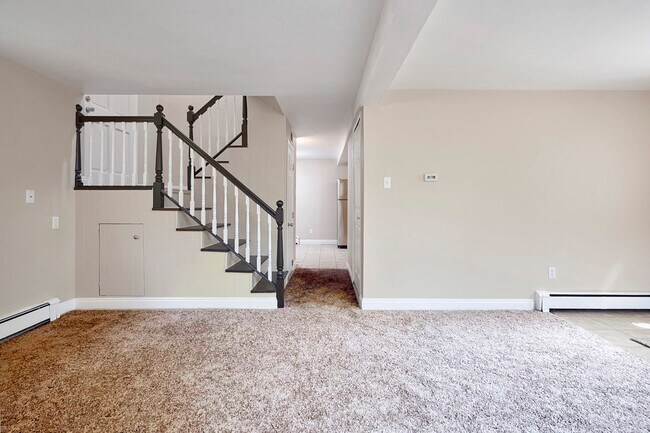 Foto del edificio - 241 Elmwood Dr
