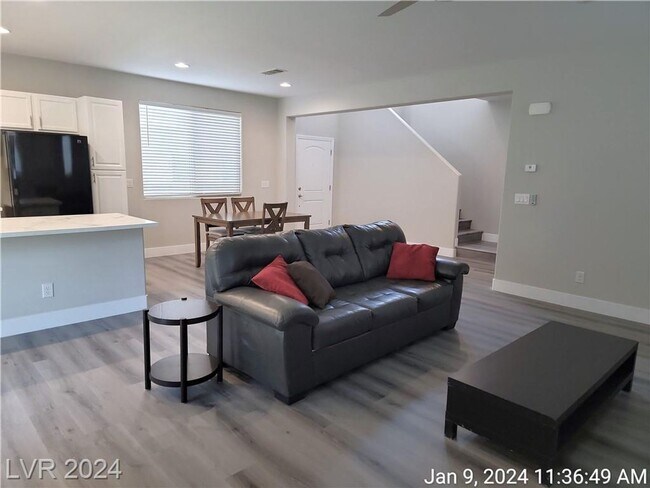 Building Photo - PARTIALLY FURNISHED 2-STORY HOME LOCATED O...