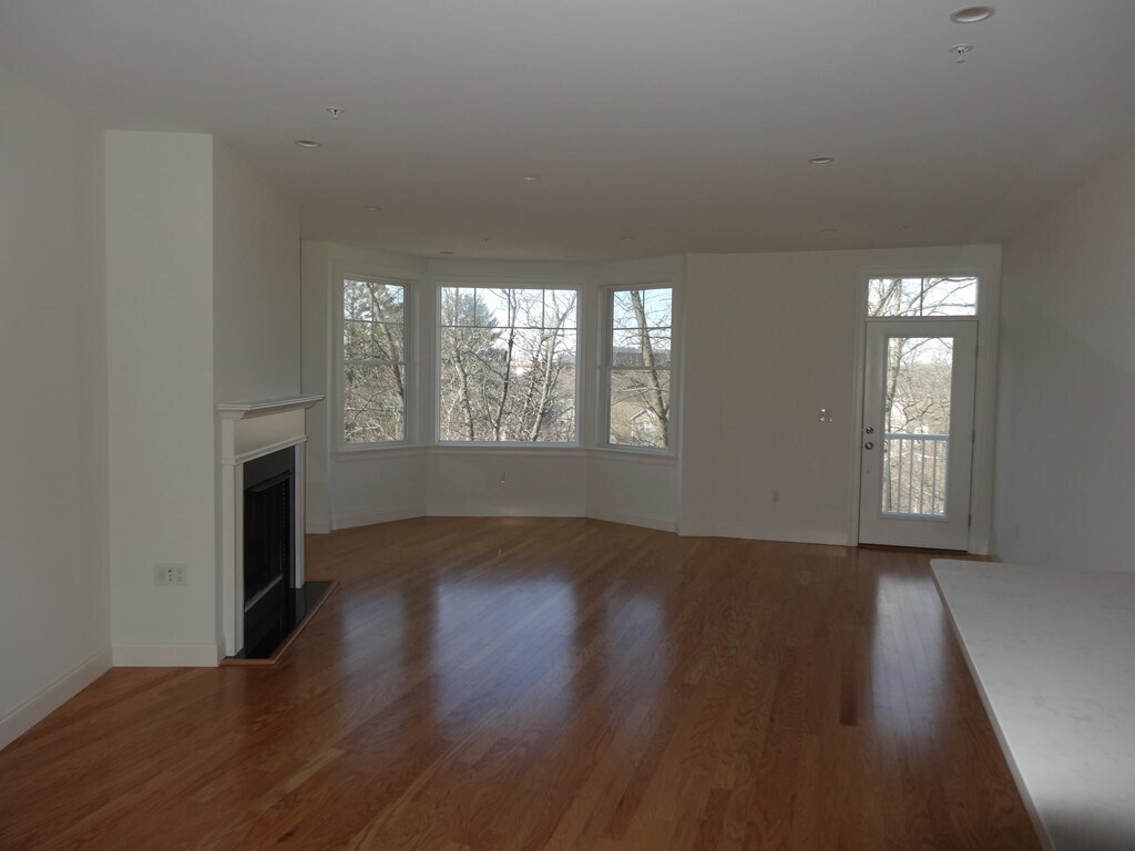 Foto principal - 16 Taylor Dr