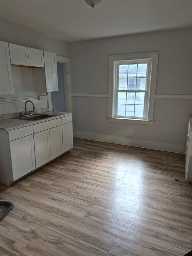 Building Photo - 18 Bauer St