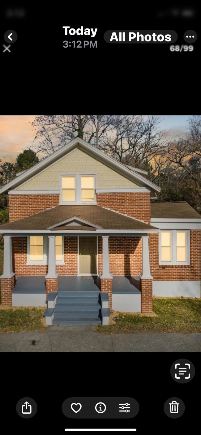 Building Photo - 1017 Tyler Ave